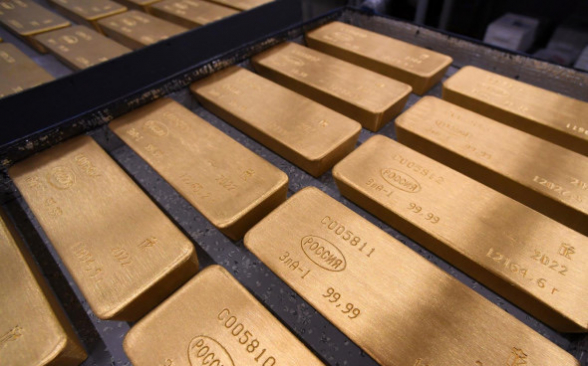 Цена золота впервые в истории превысила $4200 за унцию